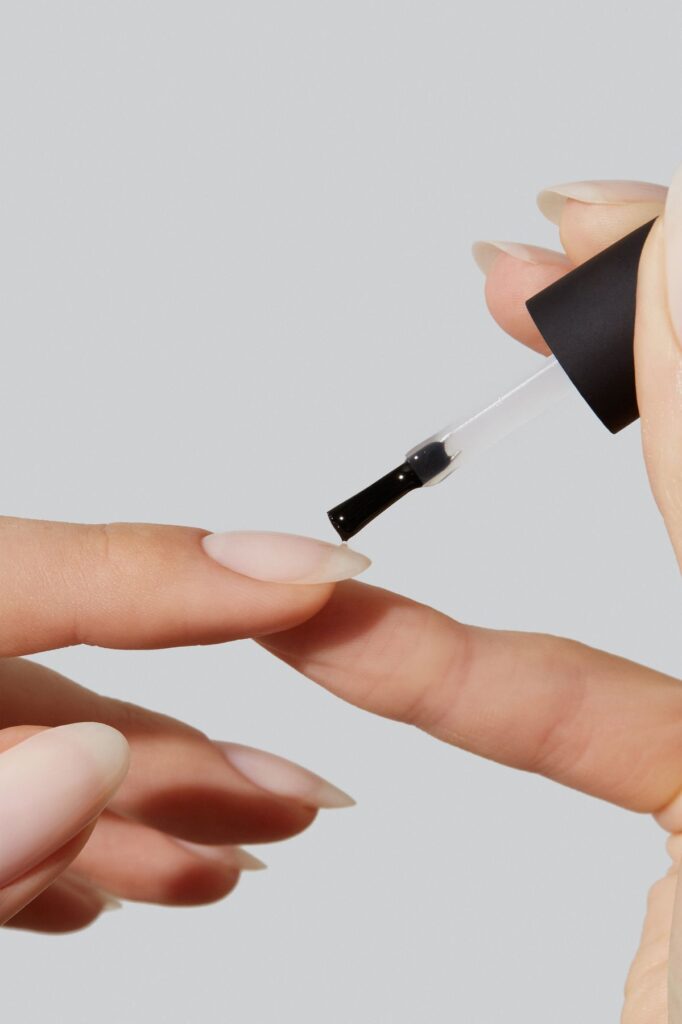 Sơn móng tay lớp base