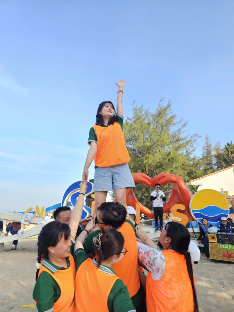 Hoạt động team building cùng Mỹ Phẩm Quyên