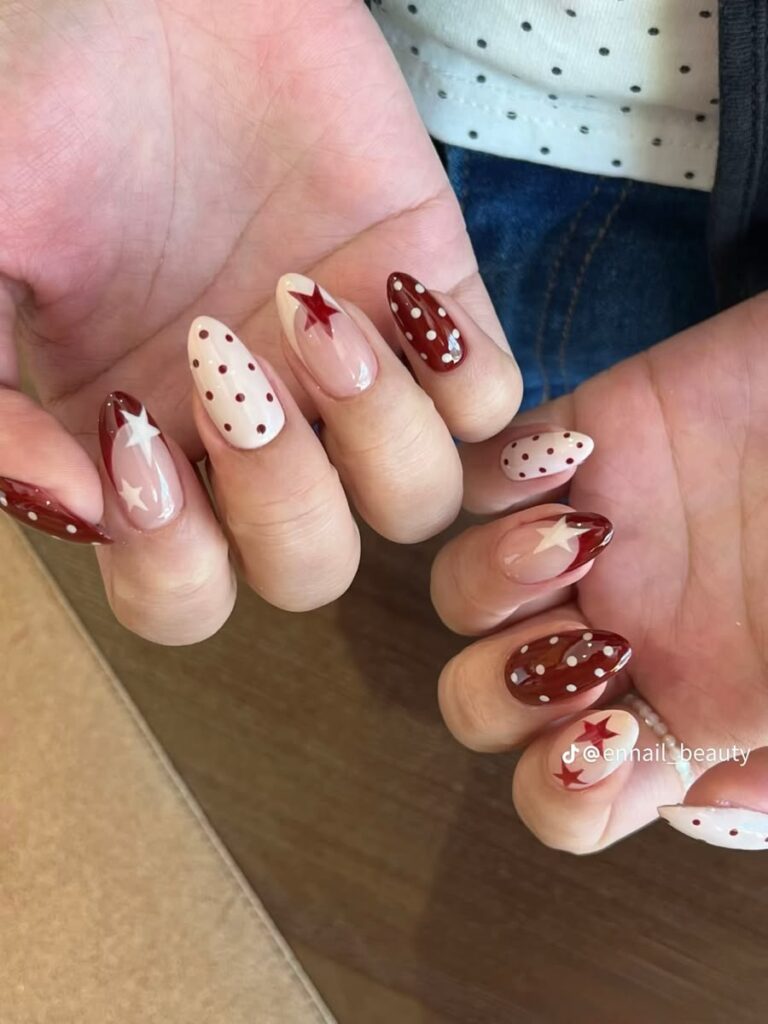 Nail Đỏ Phối Viền French Trắng Thanh Lịch
