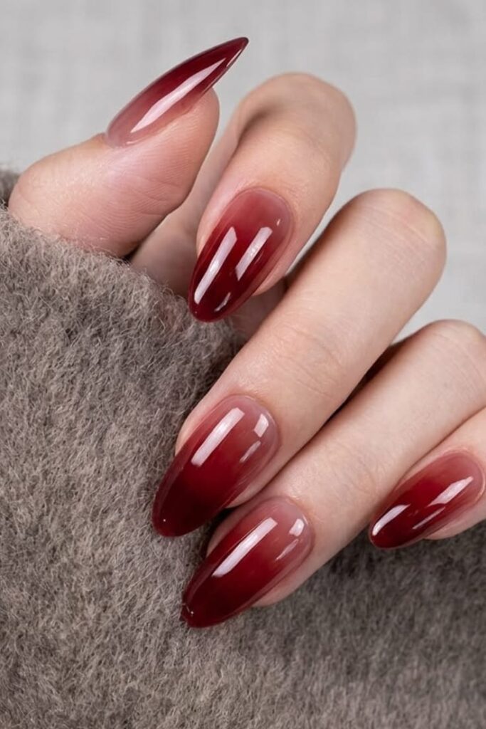 Mẫu nail 20/10 Burgundy sang trọng