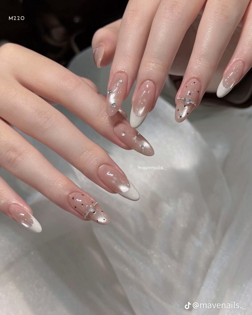 Mẫu nail 20/10 French thanh lịch